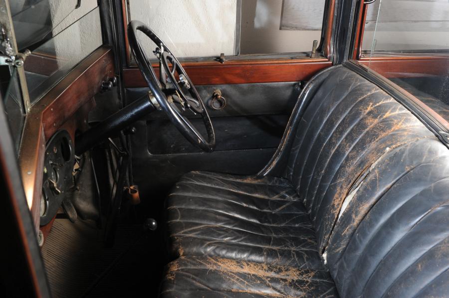  Daimler 25-85 Limousine 1926 года  (фото 11 из 14)
